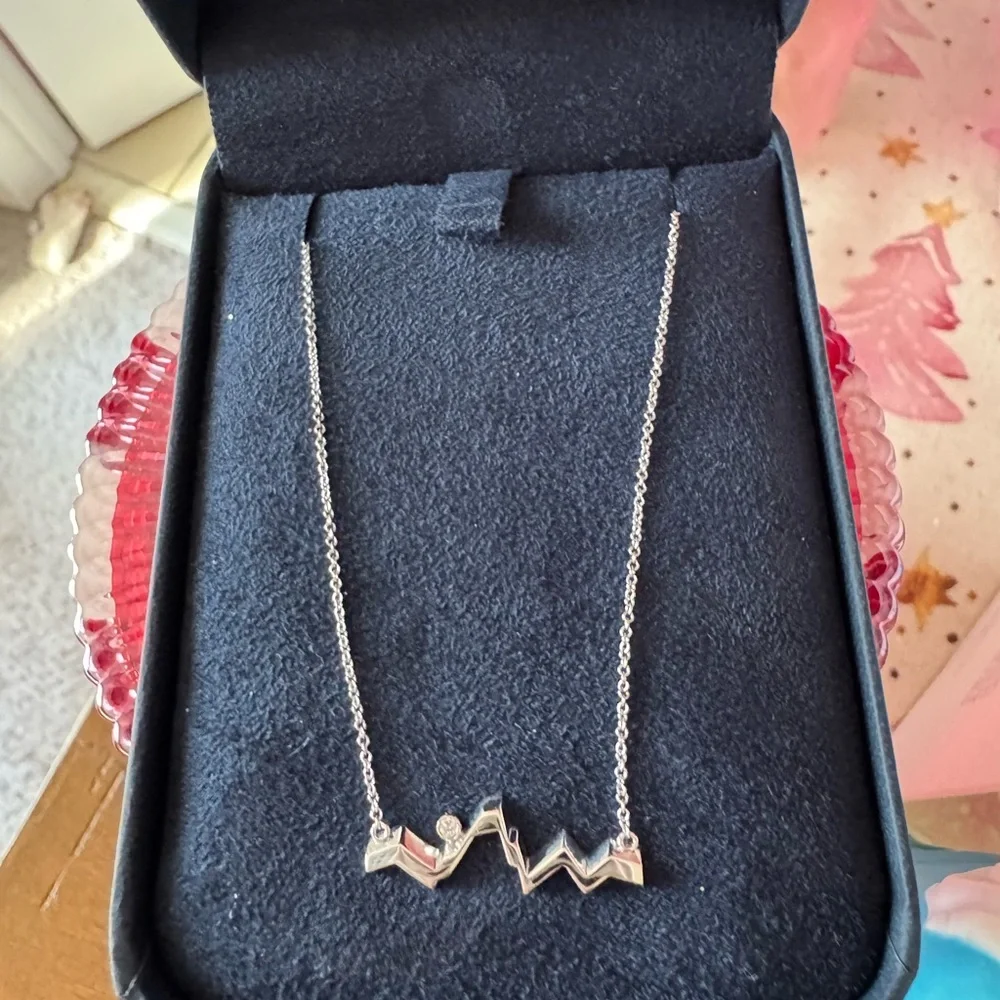 14k White Gold Mountain Outline Necklace 18” - Picture 2 of 15